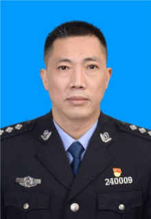 王瓊同志 正面免冠照片（改警號(hào)）.jpg